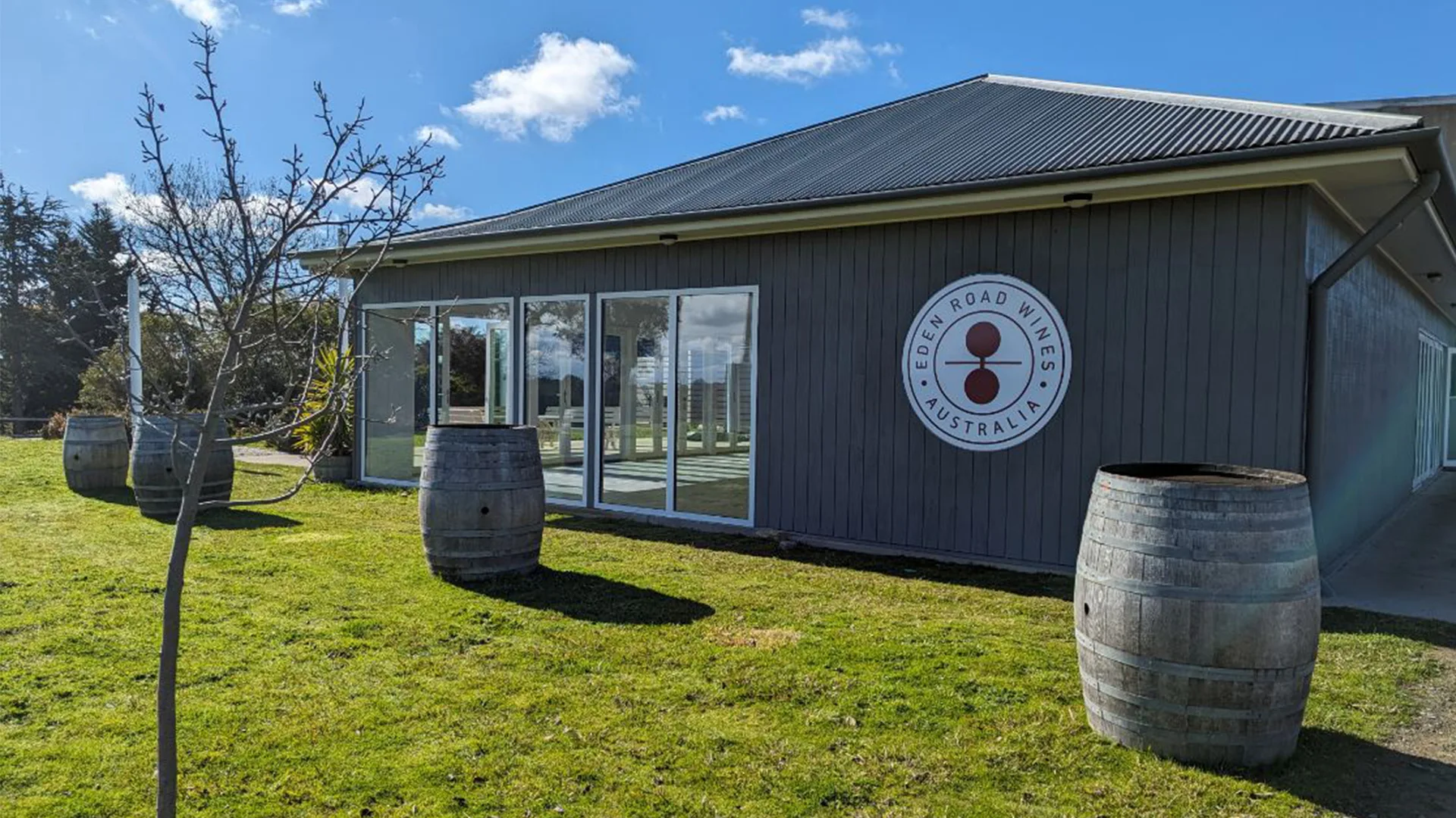 Η πόρτα κελάρι Eden Road Wines