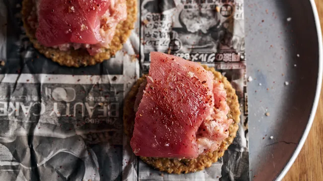 Ο τόνος Albacore του Scholé στο Cracker σπόρων κάνναβης.
